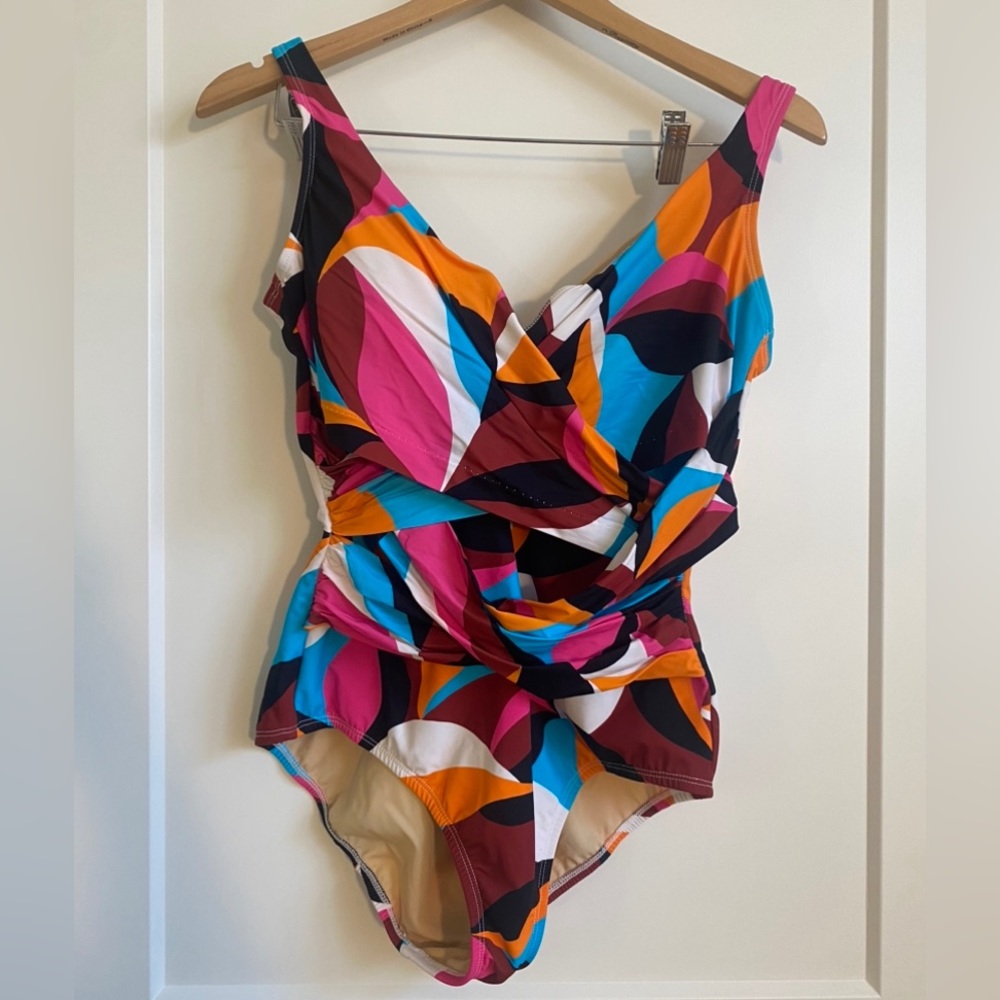 Never Worn Land’s End Women’s Swimsuit